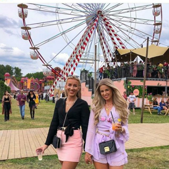 Meet your Posher, Amanda - Picture 5 of 8